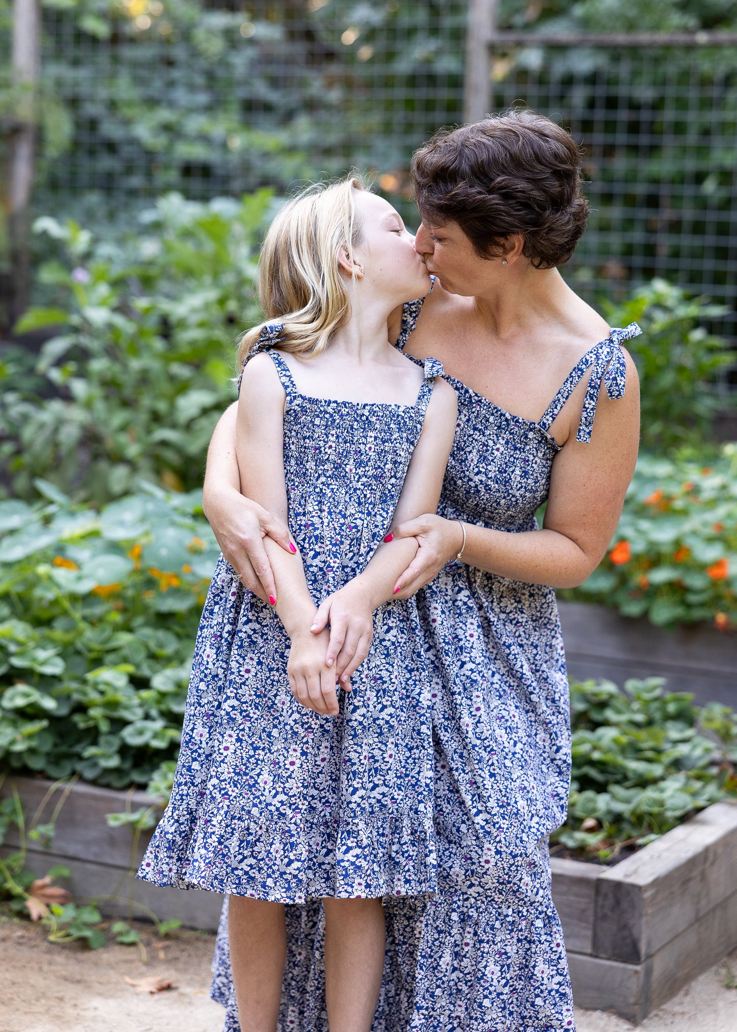 Queen B....India WOMEN'S Smocked Shoulder Tie Maxi Dress Navy Floral